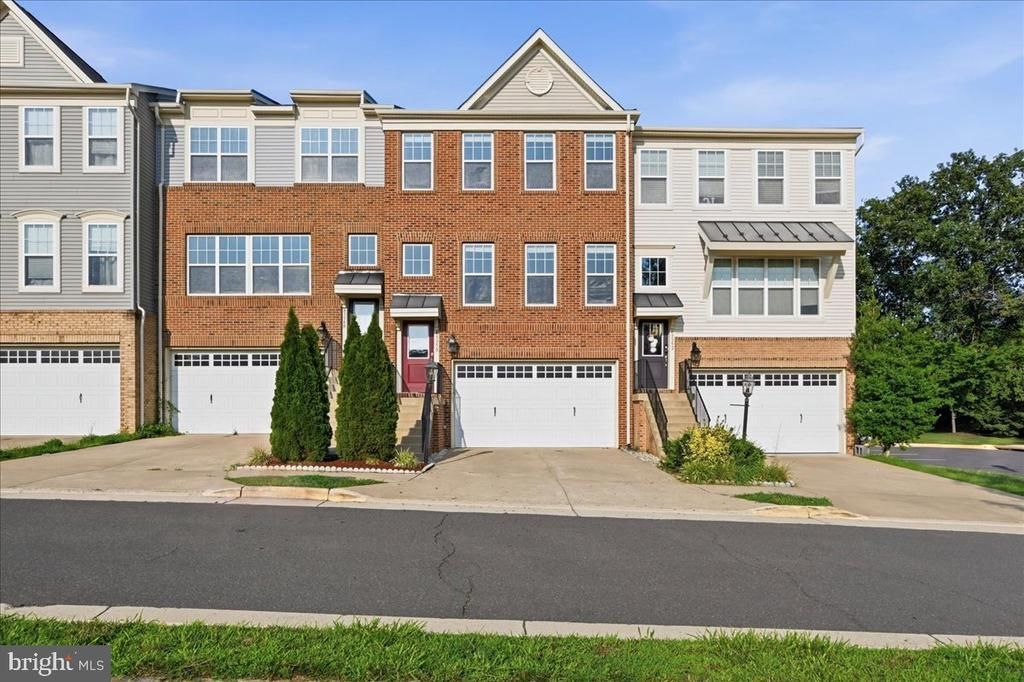 43350 Wayfarer Square, Chantilly, VA 20152 Main Photo