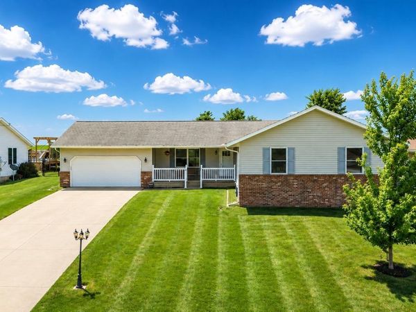 912 DENNIS Drive, Eureka, IL 61530