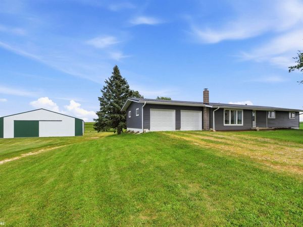 3997 80Th Street, Grinnell, IA 50112