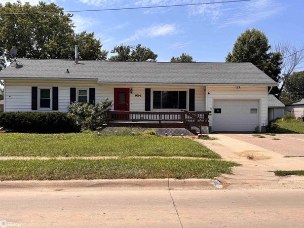 904 S 6Th Street, Fairfield, IA 52556