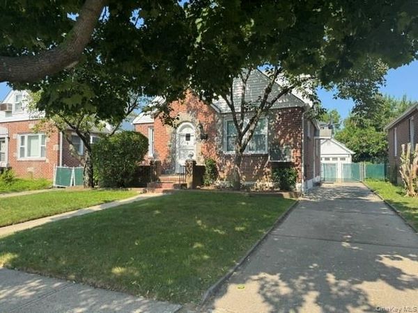 83-19 255th Street , Floral Park, NY 11004