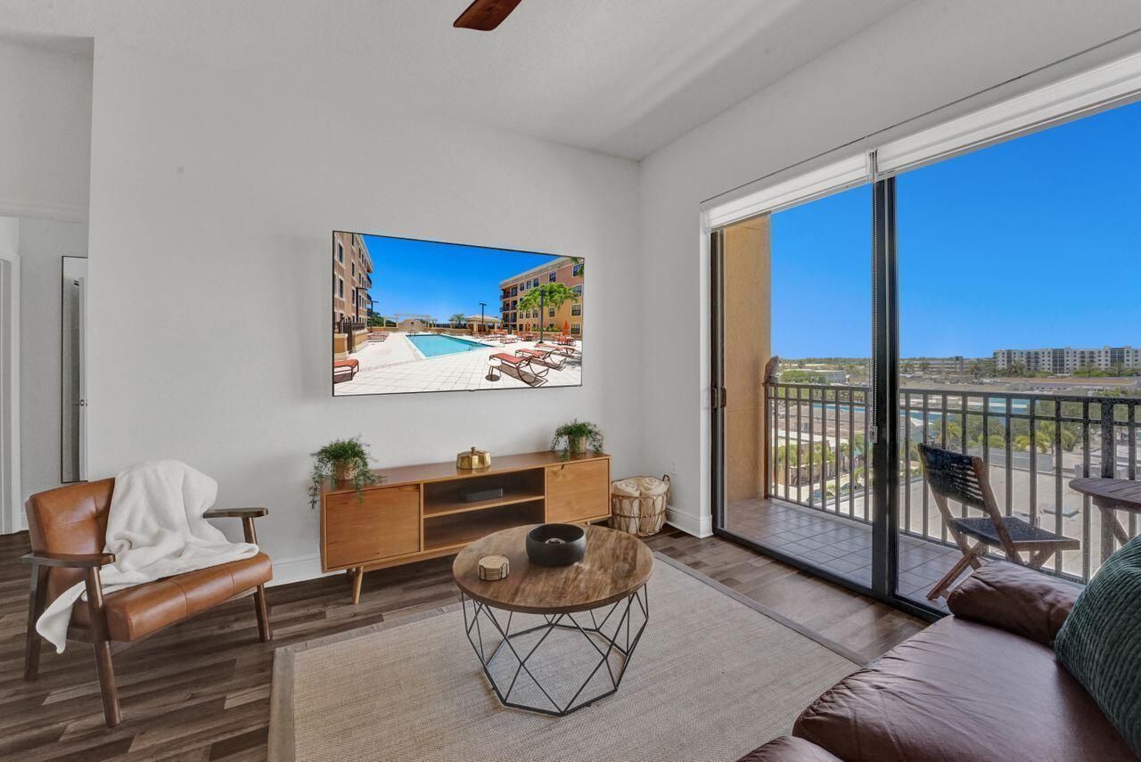 511 Lucerne Avenue, Unit 613, Lake Worth Beach, FL 33460 Photo