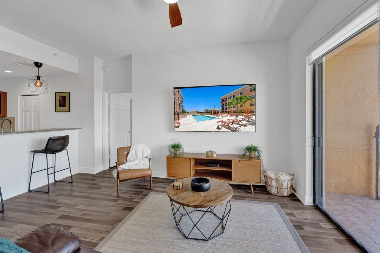 511 Lucerne Avenue, Unit 613, Lake Worth Beach, FL 33460 Photo
