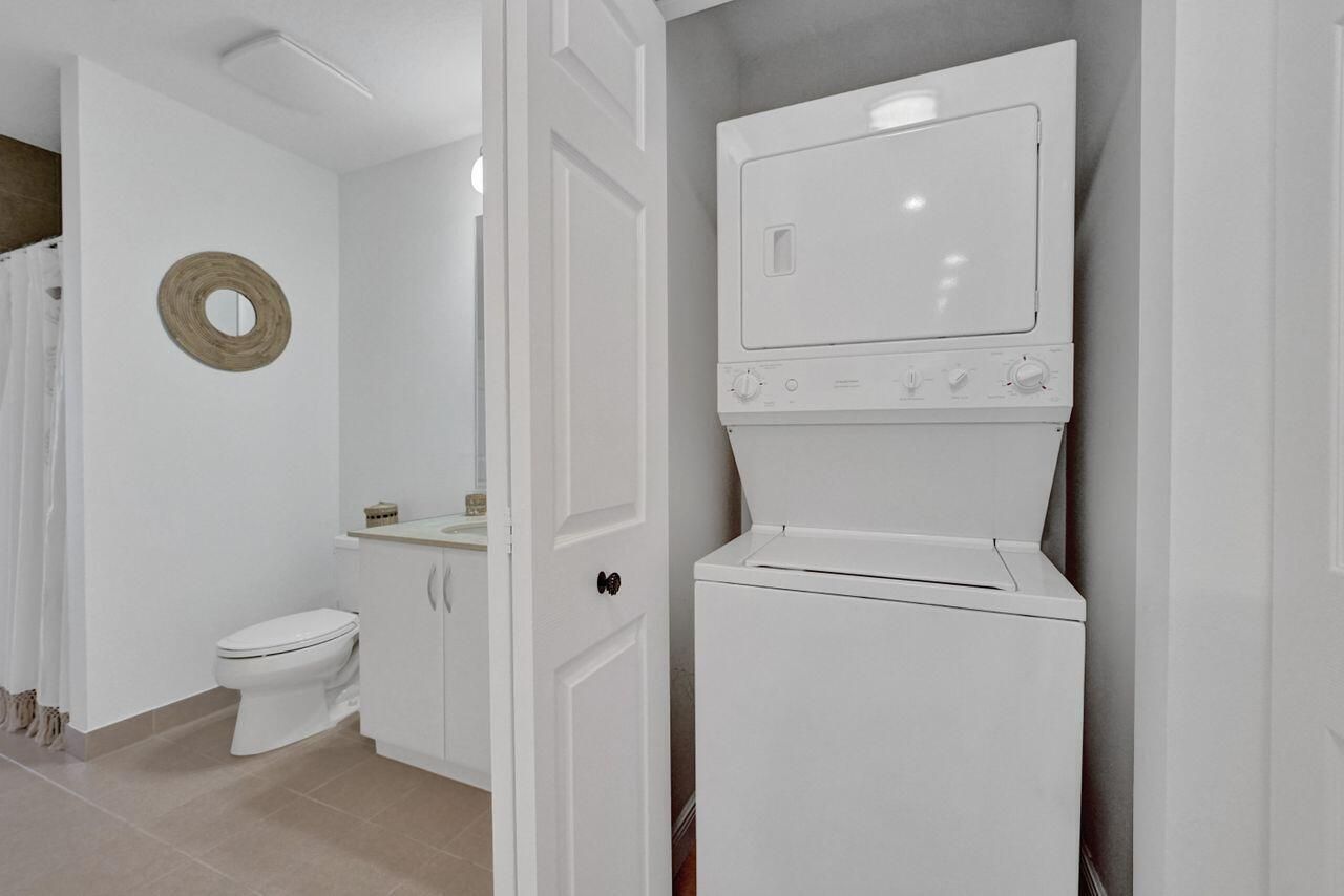 511 Lucerne Avenue, Unit 613, Lake Worth Beach, FL 33460 Photo