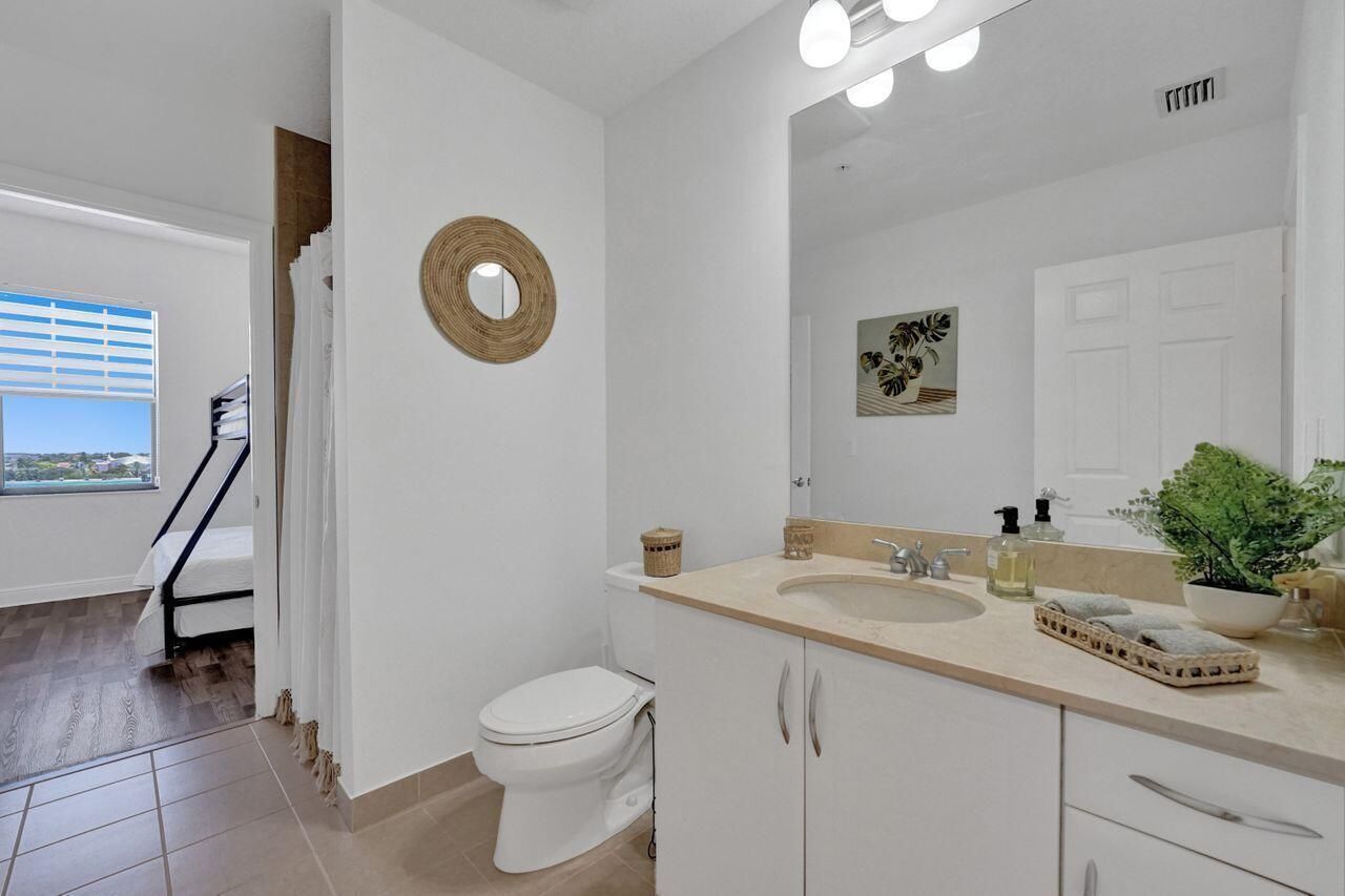 511 Lucerne Avenue, Unit 613, Lake Worth Beach, FL 33460 Photo