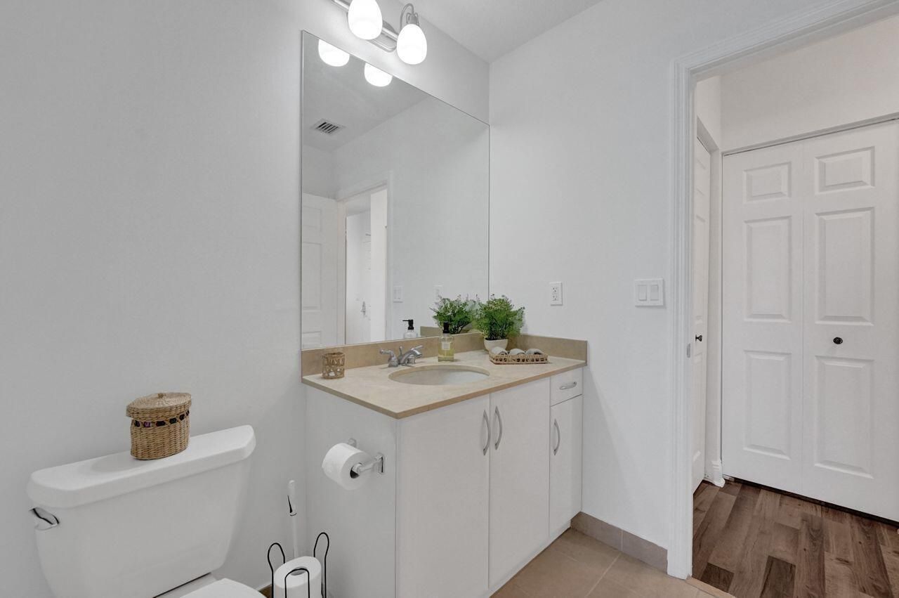 511 Lucerne Avenue, Unit 613, Lake Worth Beach, FL 33460 Photo