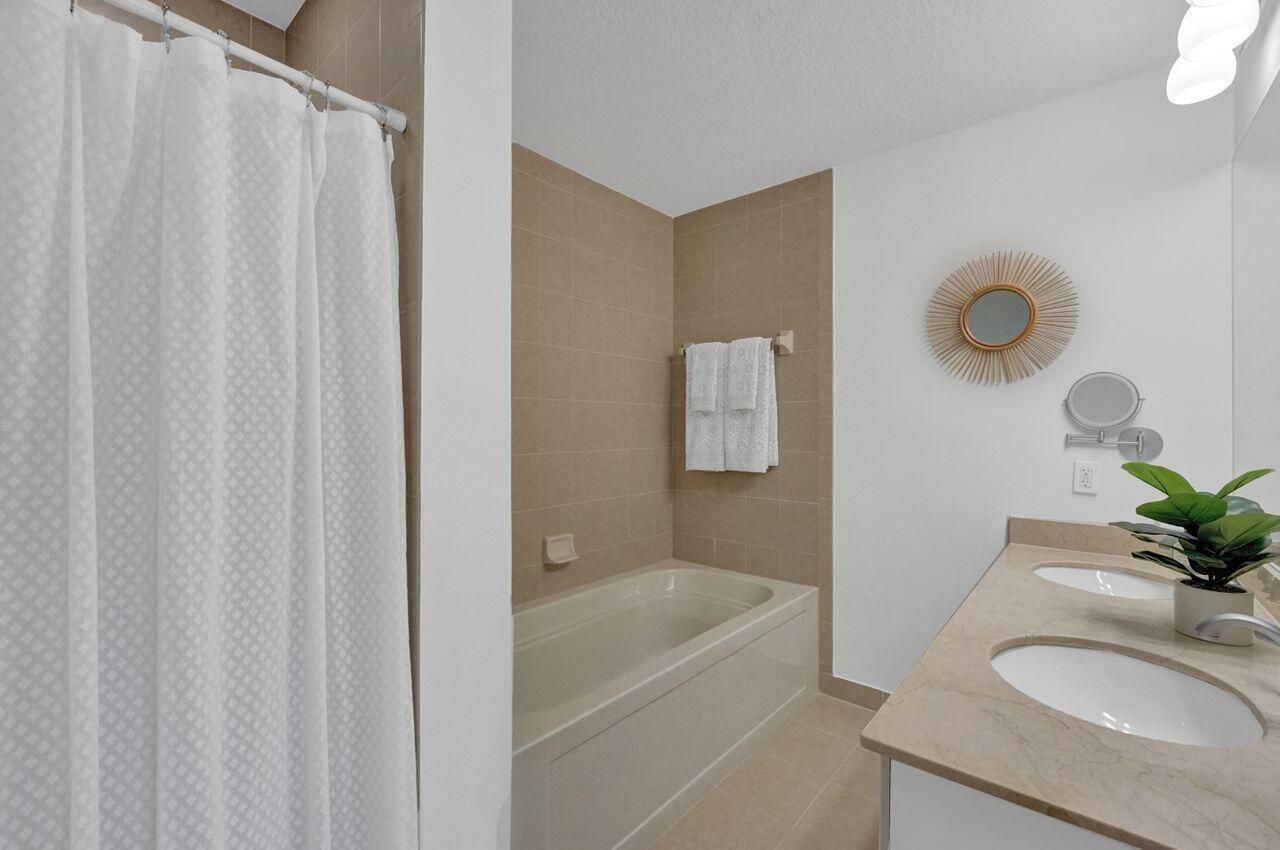 511 Lucerne Avenue, Unit 613, Lake Worth Beach, FL 33460 Photo