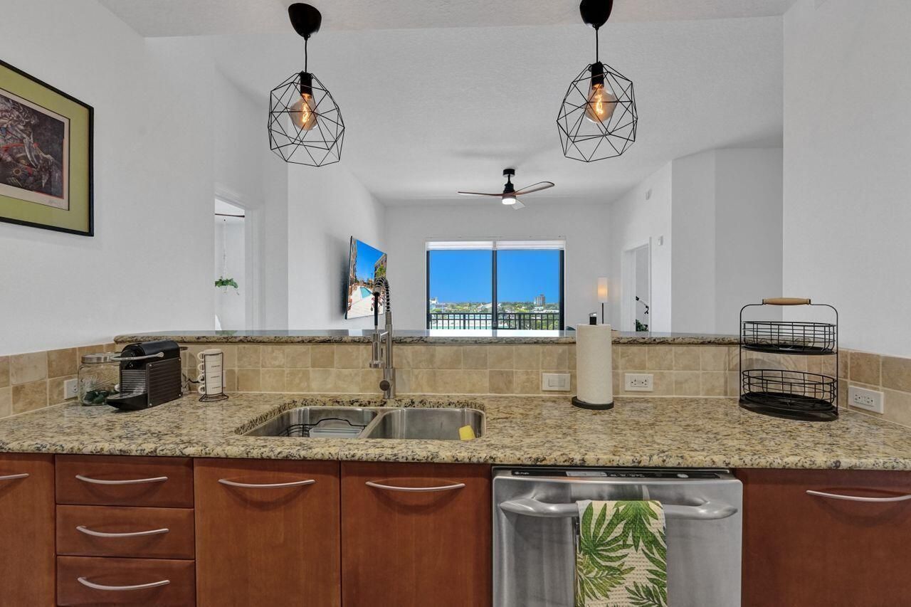 511 Lucerne Avenue, Unit 613, Lake Worth Beach, FL 33460 Photo
