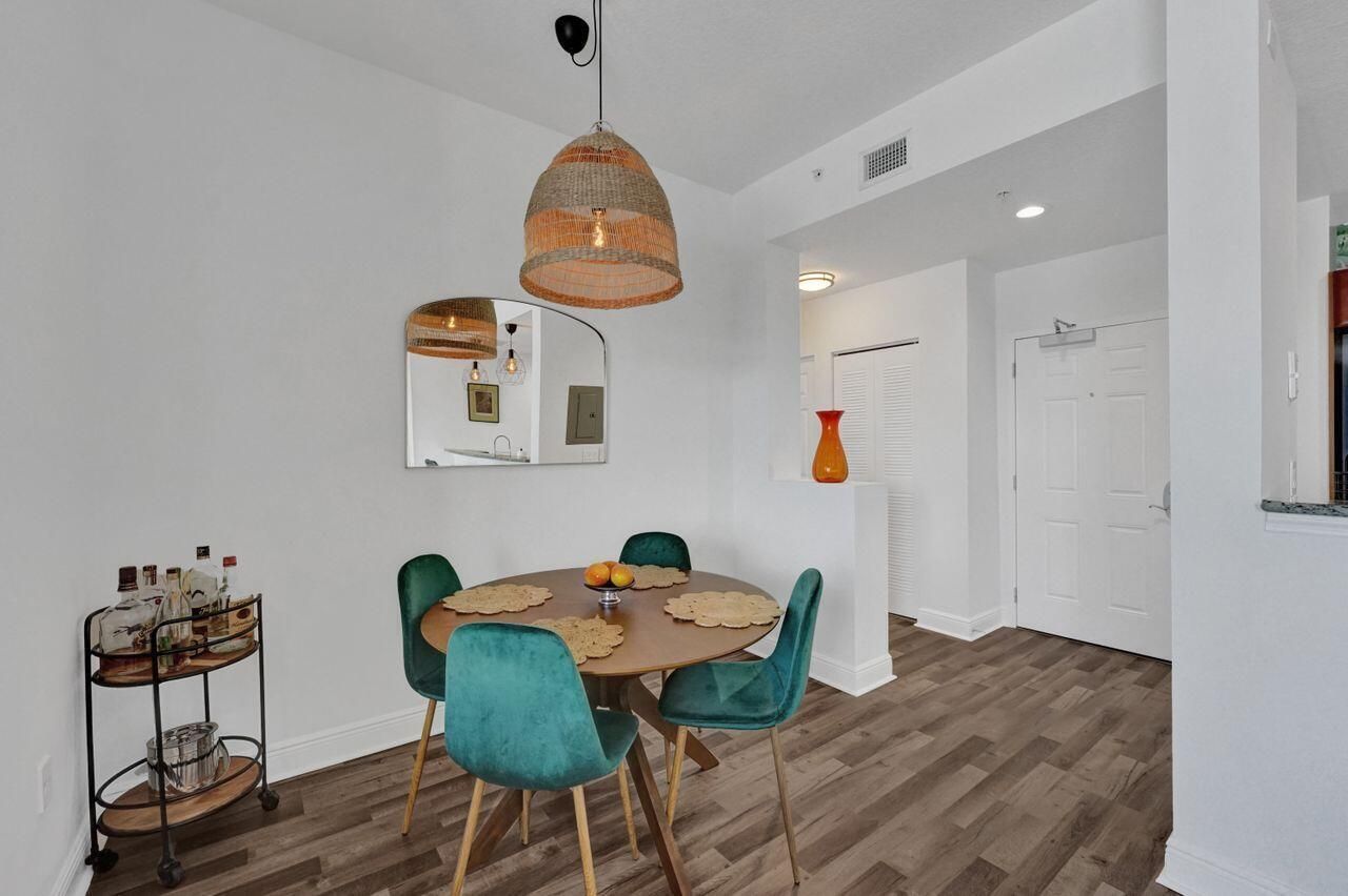 511 Lucerne Avenue, Unit 613, Lake Worth Beach, FL 33460 Photo