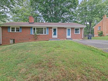 1214 W Hill Dr, Bedford, VA 24523