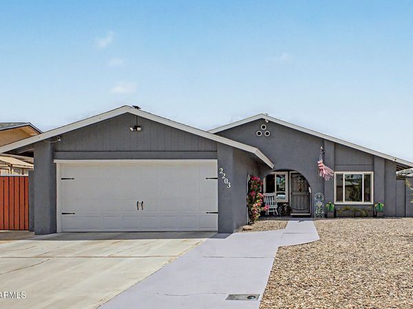2203 W EL Moro Avenue, Mesa, AZ 85202