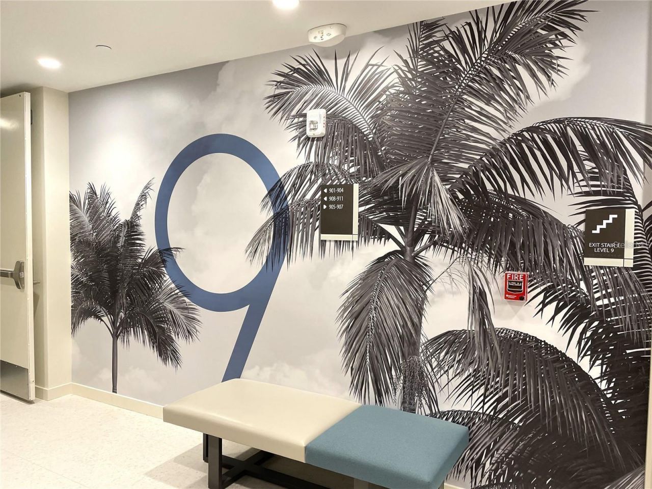 301 Quay Commons, Unit 904, Sarasota, FL 34236 Photo