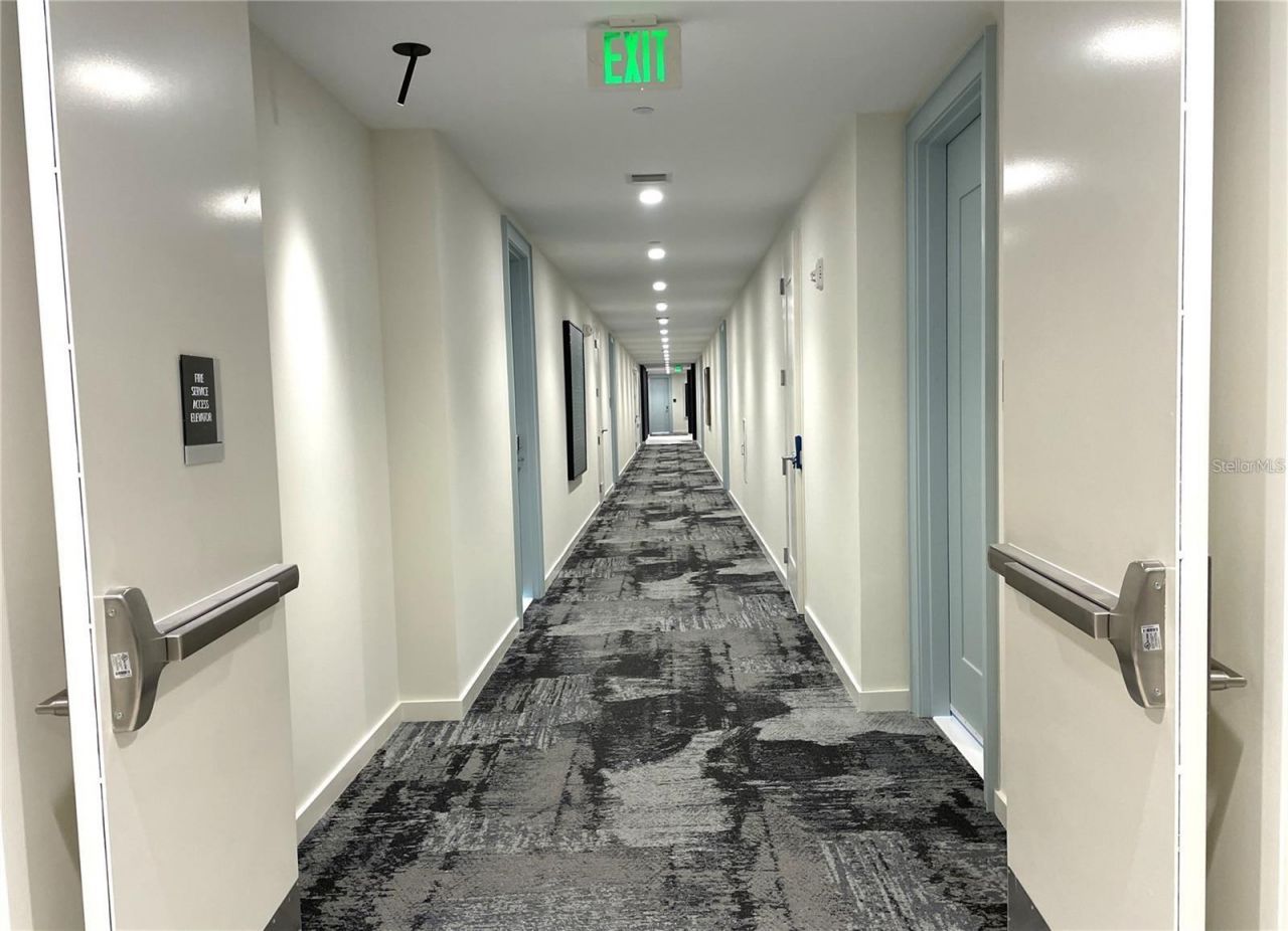 301 Quay Commons, Unit 904, Sarasota, FL 34236 Photo