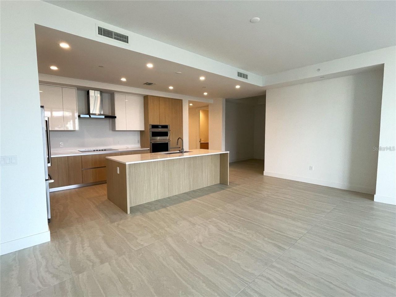 301 Quay Commons, Unit 904, Sarasota, FL 34236 Photo
