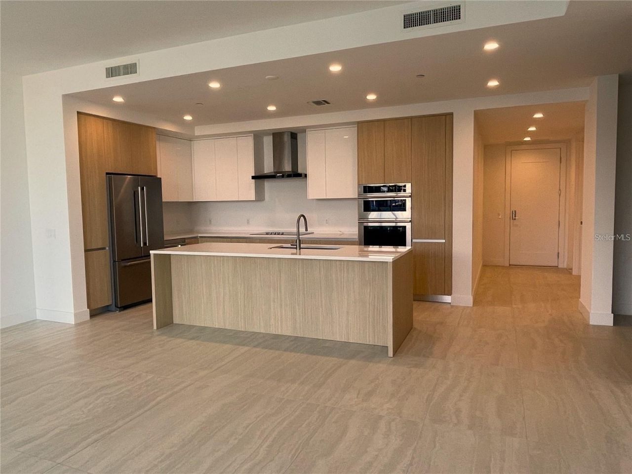 301 Quay Commons, Unit 904, Sarasota, FL 34236 Photo