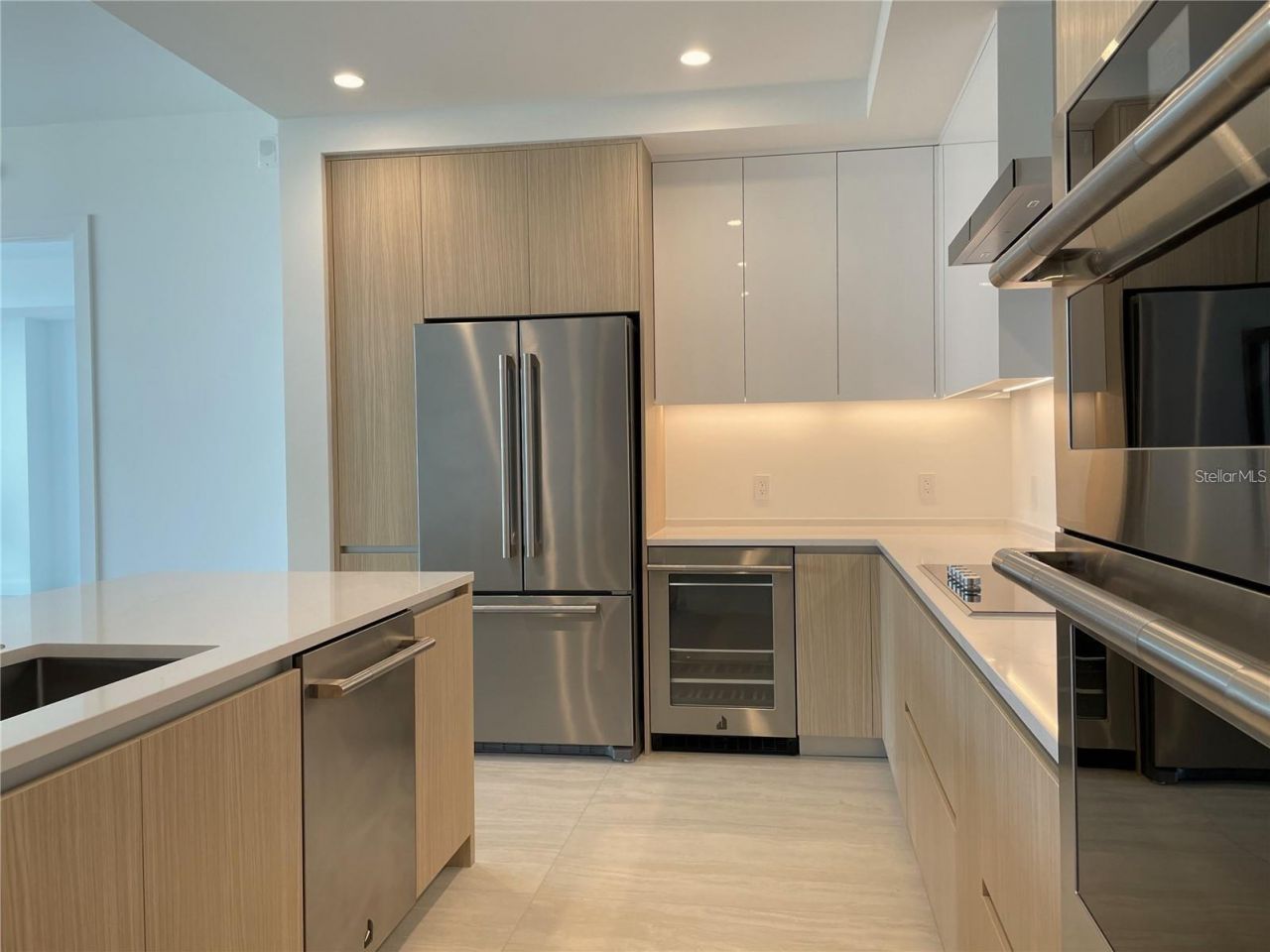 301 Quay Commons, Unit 904, Sarasota, FL 34236 Photo