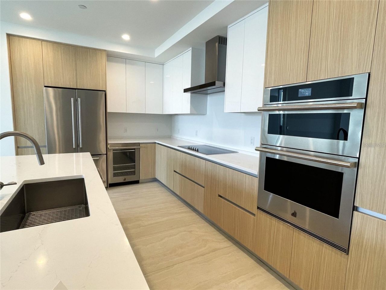 301 Quay Commons, Unit 904, Sarasota, FL 34236 Photo