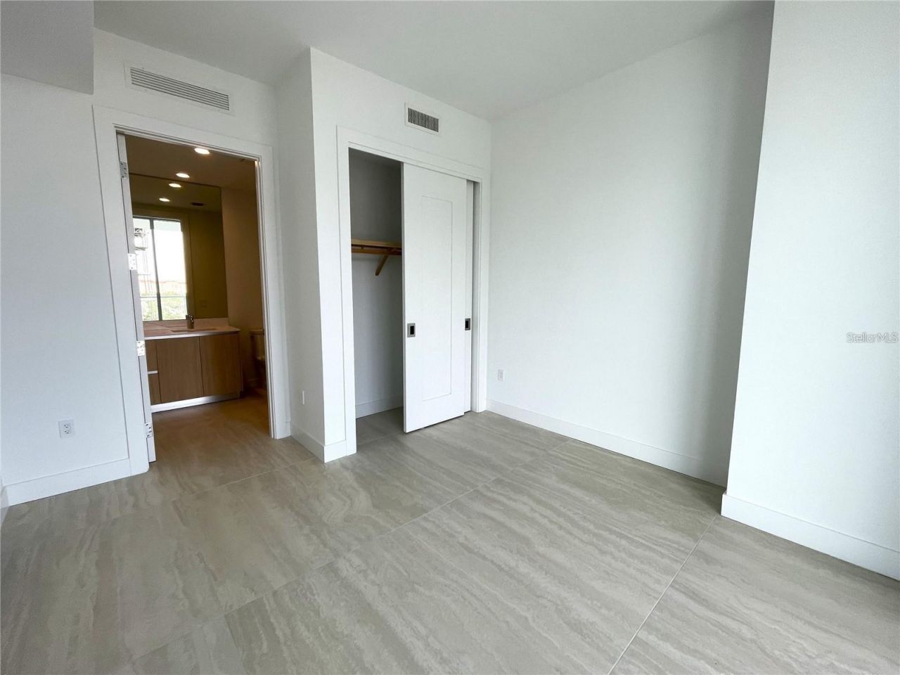 301 Quay Commons, Unit 904, Sarasota, FL 34236 Photo