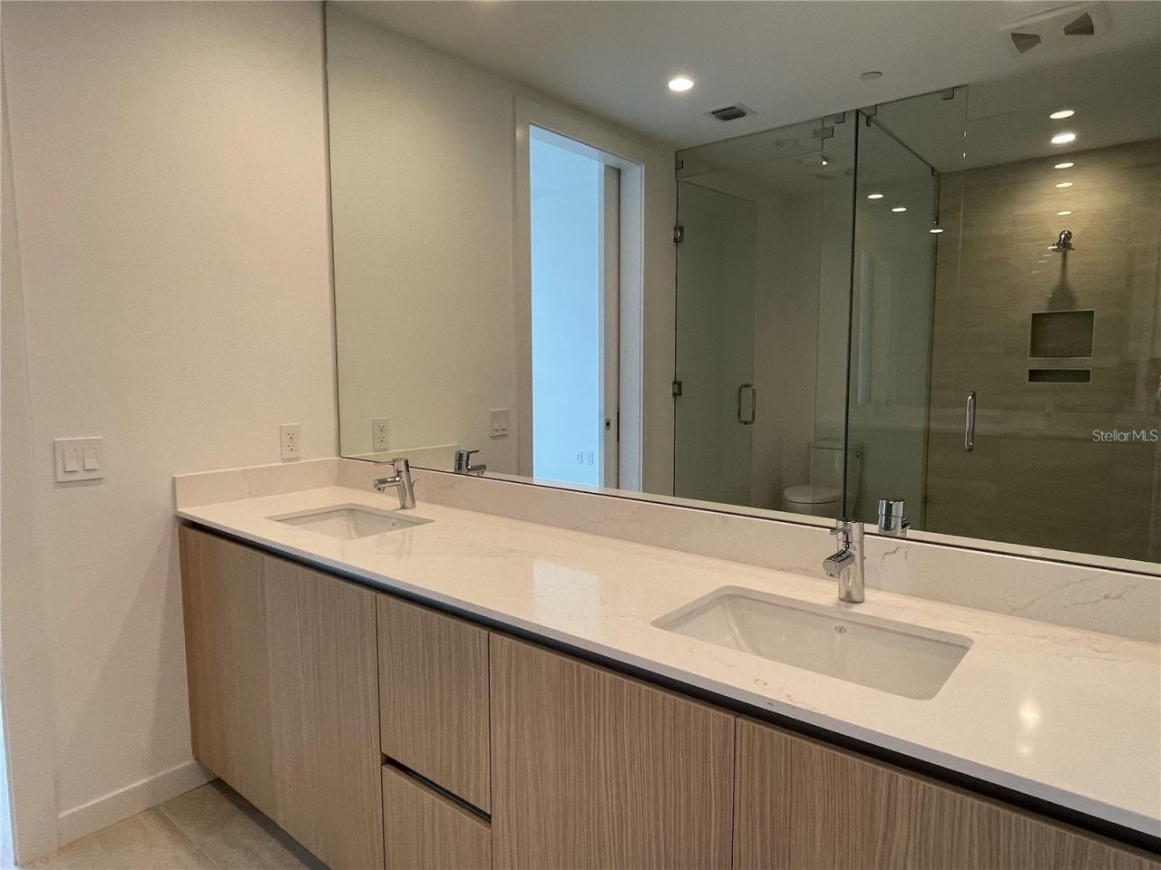 301 Quay Commons, Unit 904, Sarasota, FL 34236 Photo