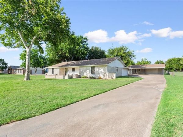 108 Towne West Drive , Lorena, TX 76655
