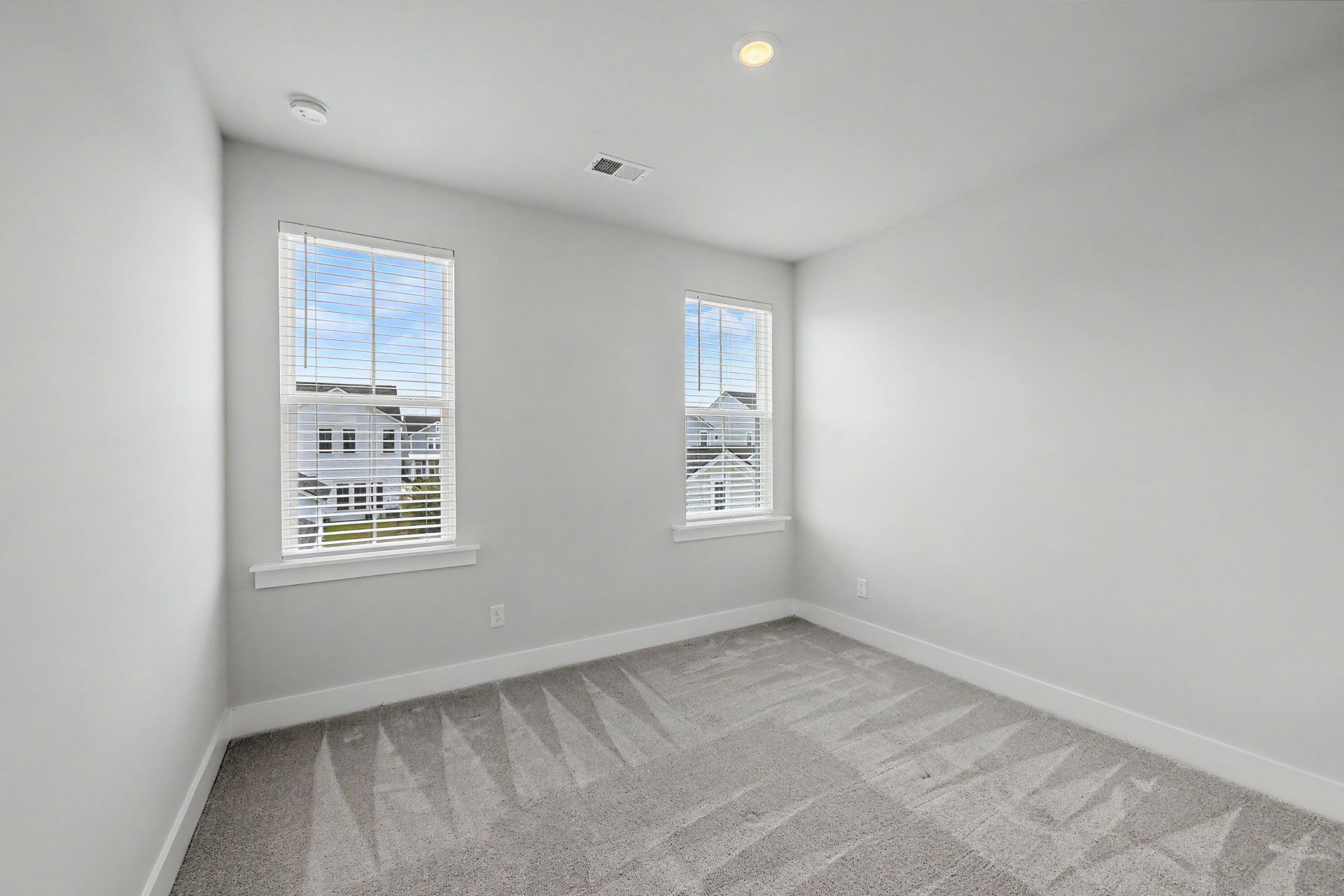 220 Orwel Street Photo 32