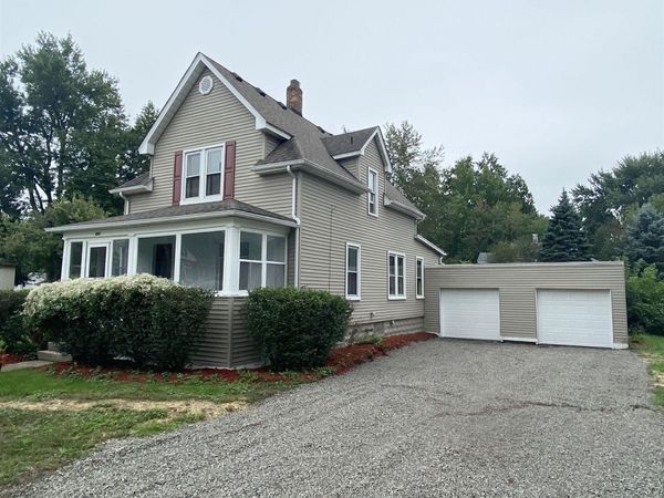 611 Monroe Street, Carleton, MI 48117