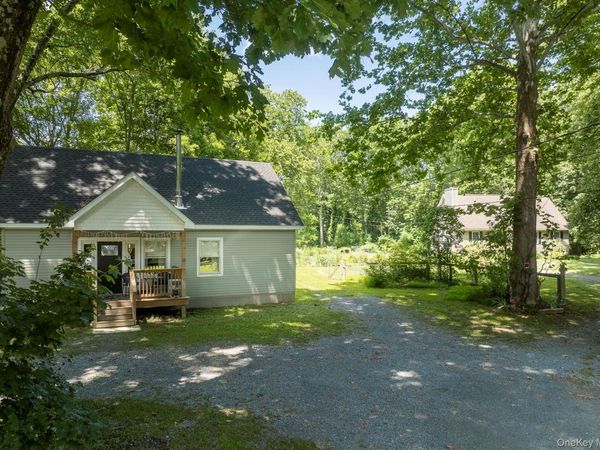 13-14 Creekside Place , Pleasant Valley, NY 12569