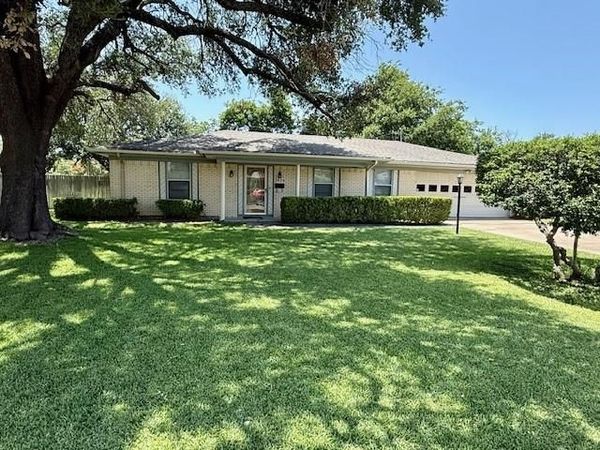 3820 Sagebrush Road, Benbrook, TX 76116