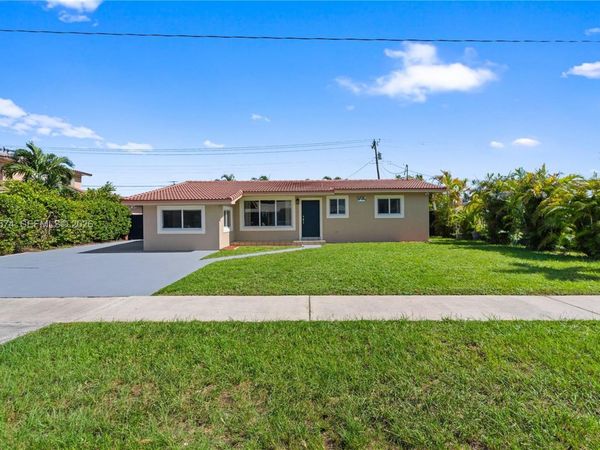661 W 50th Pl , Hialeah, FL 33012