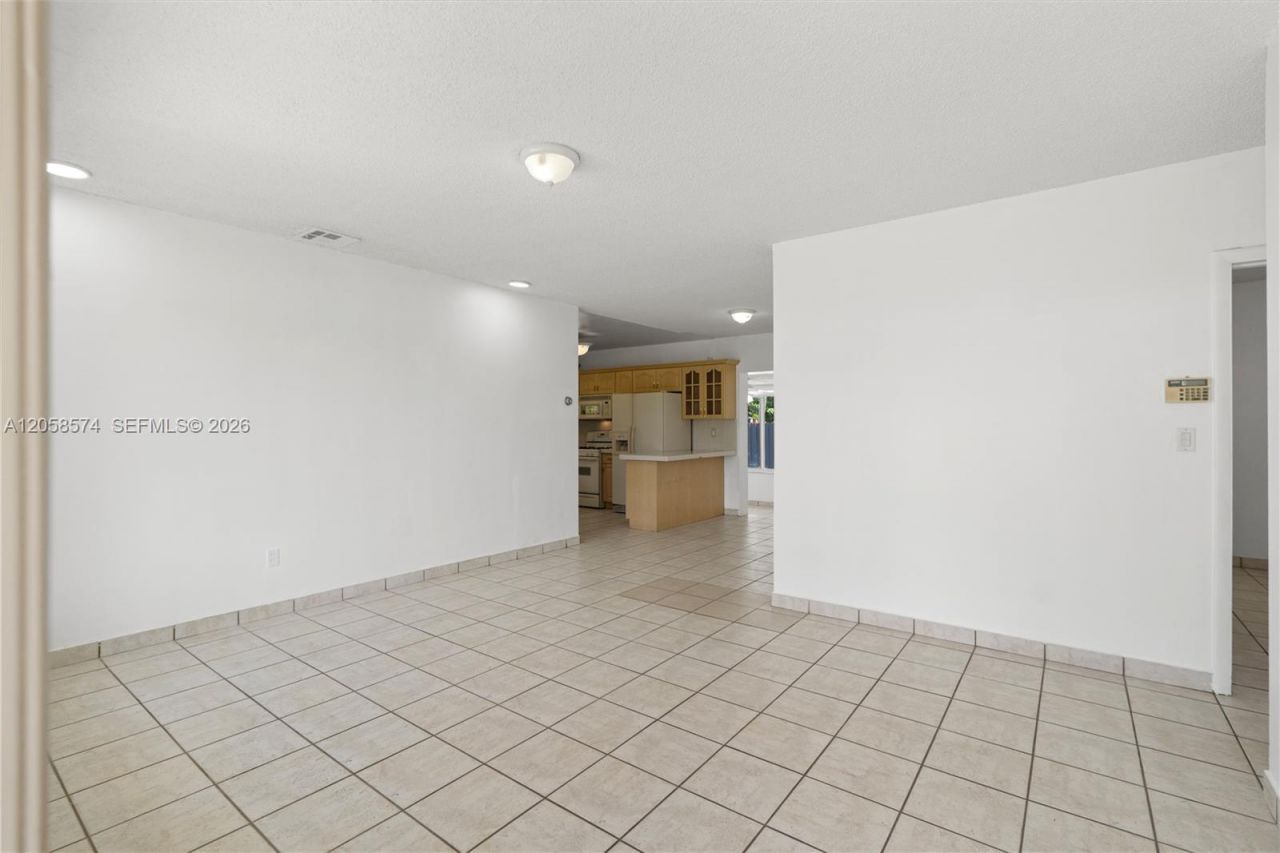 661 W 50th Pl , Hialeah, FL 33012 Photo