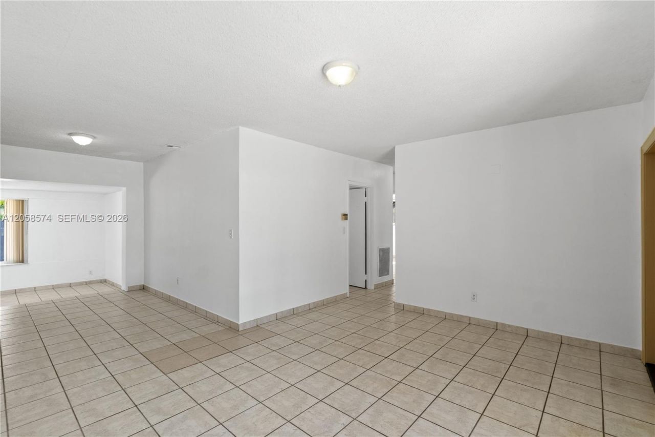 661 W 50th Pl , Hialeah, FL 33012 Photo