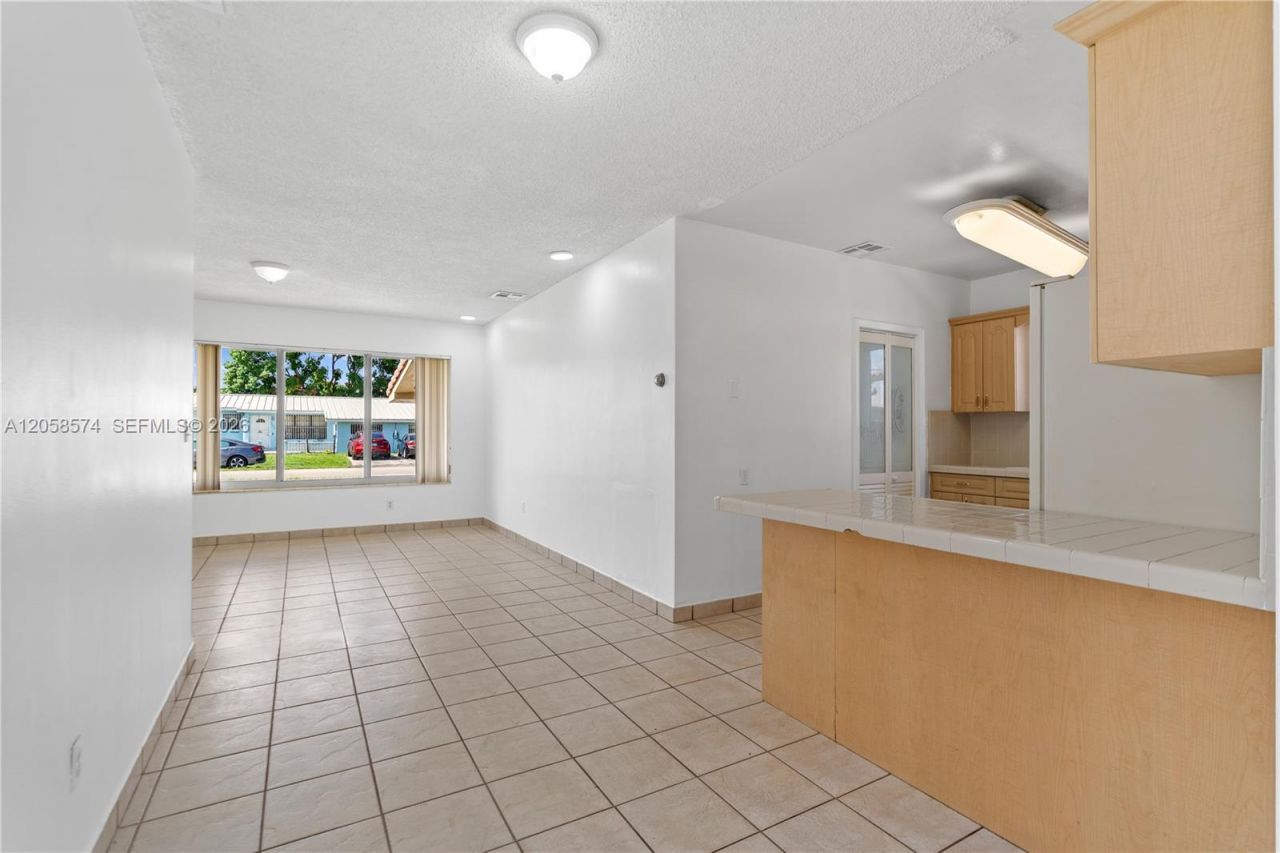 661 W 50th Pl , Hialeah, FL 33012 Photo