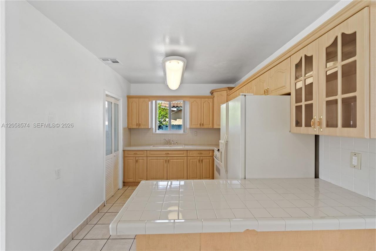 661 W 50th Pl , Hialeah, FL 33012 Photo