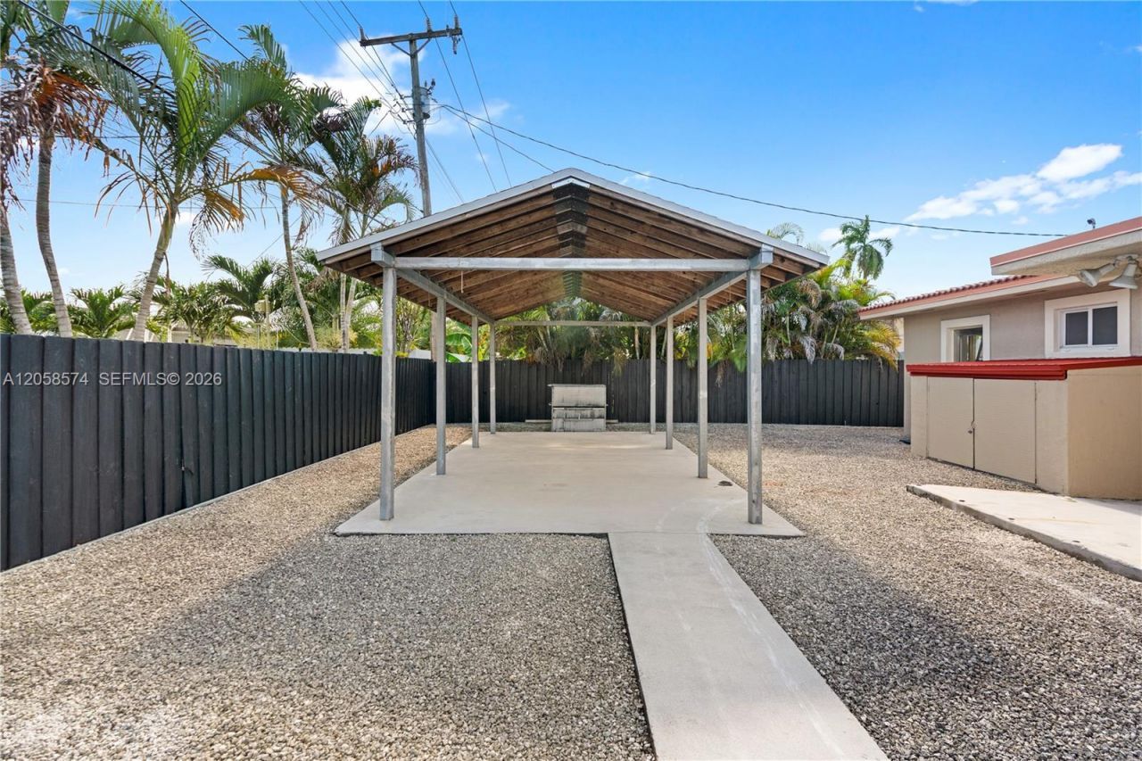 661 W 50th Pl , Hialeah, FL 33012 Photo
