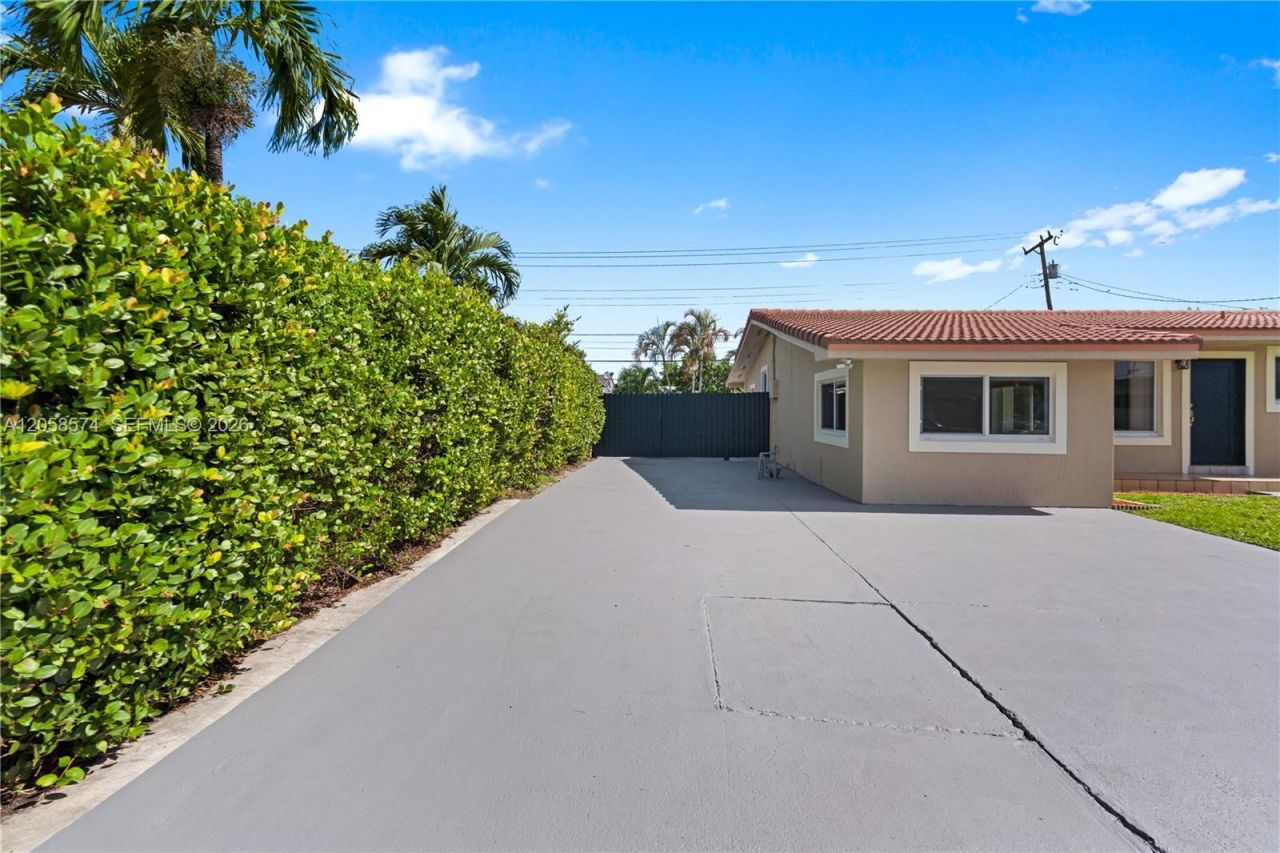 661 W 50th Pl , Hialeah, FL 33012 Photo