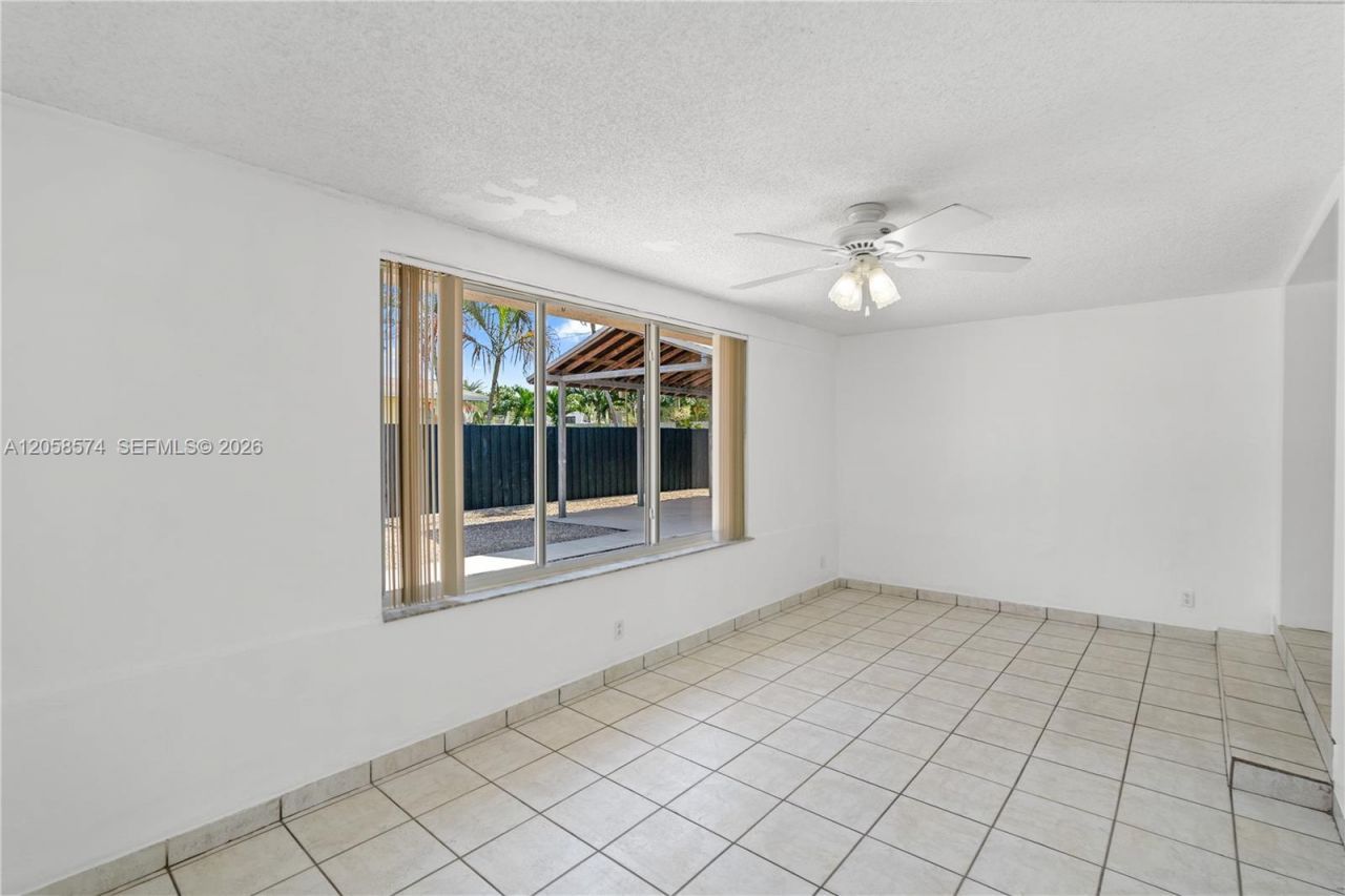 661 W 50th Pl , Hialeah, FL 33012 Photo