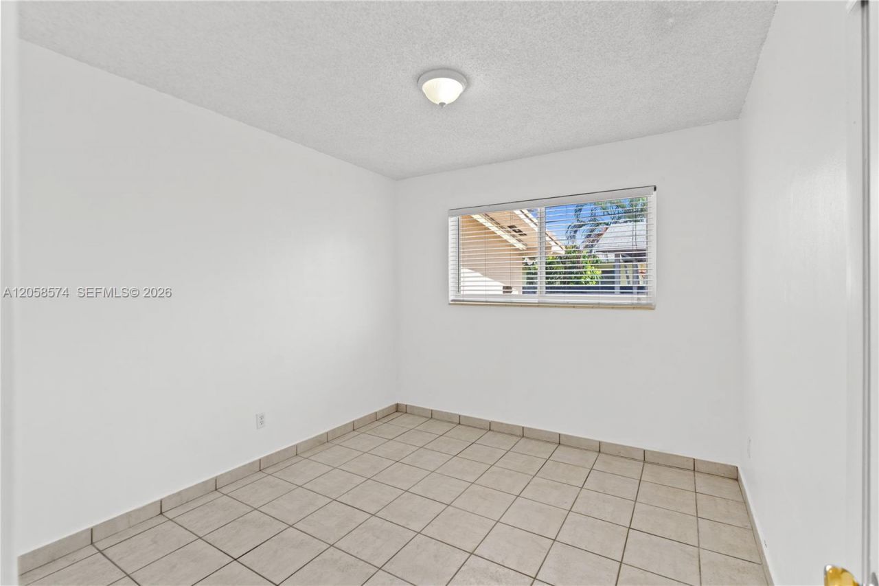 661 W 50th Pl , Hialeah, FL 33012 Photo