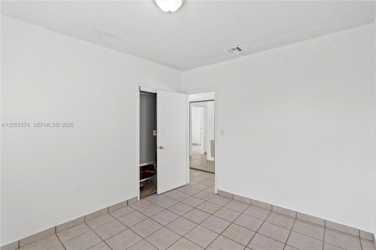 661 W 50th Pl , Hialeah, FL 33012 Photo