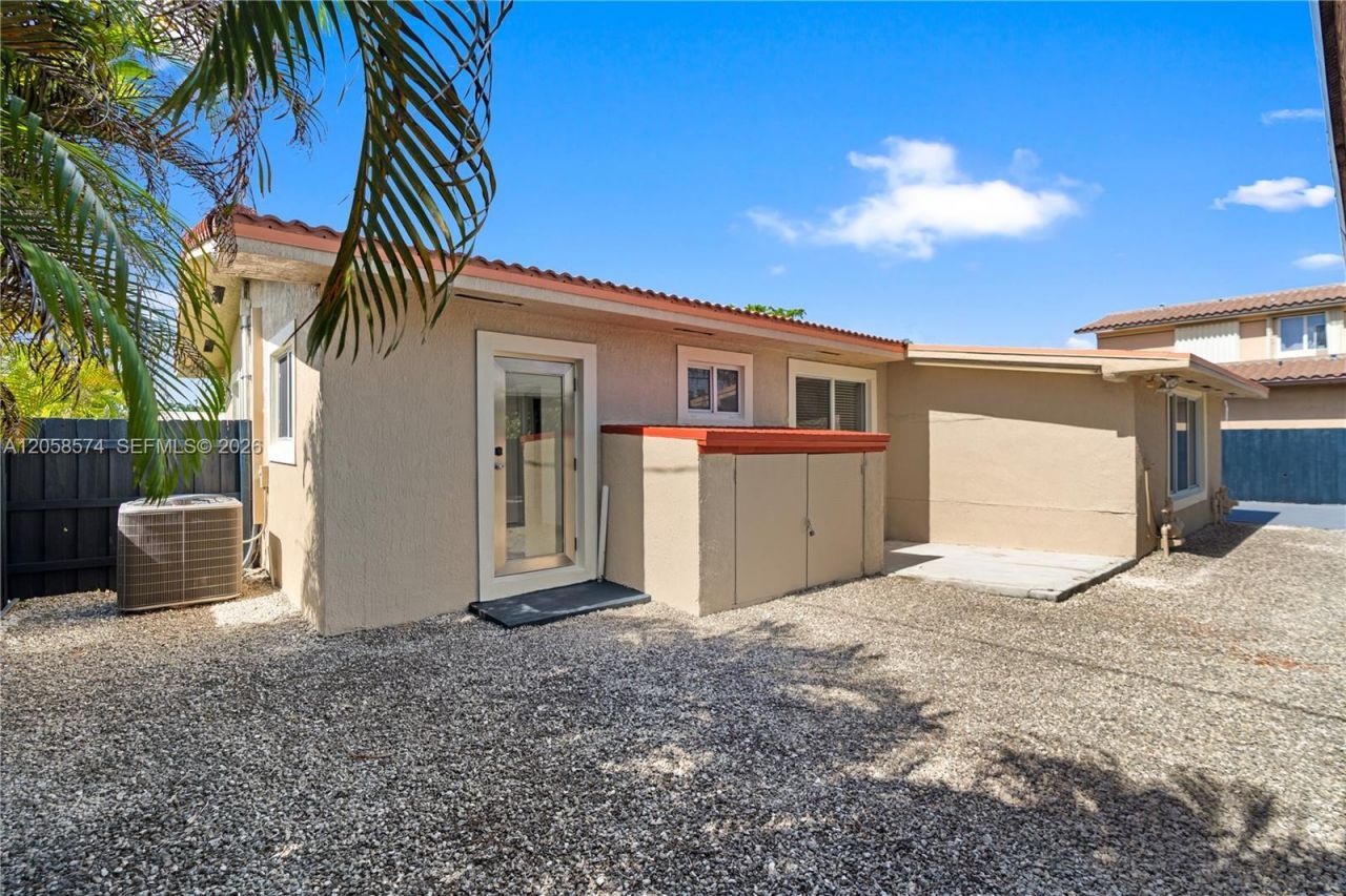 661 W 50th Pl , Hialeah, FL 33012 Photo