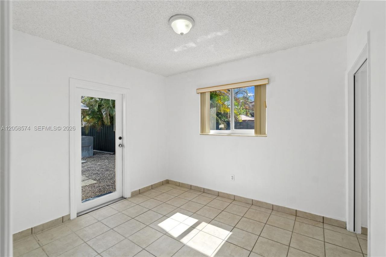 661 W 50th Pl , Hialeah, FL 33012 Photo
