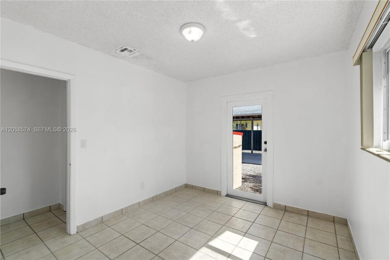 661 W 50th Pl , Hialeah, FL 33012 Photo