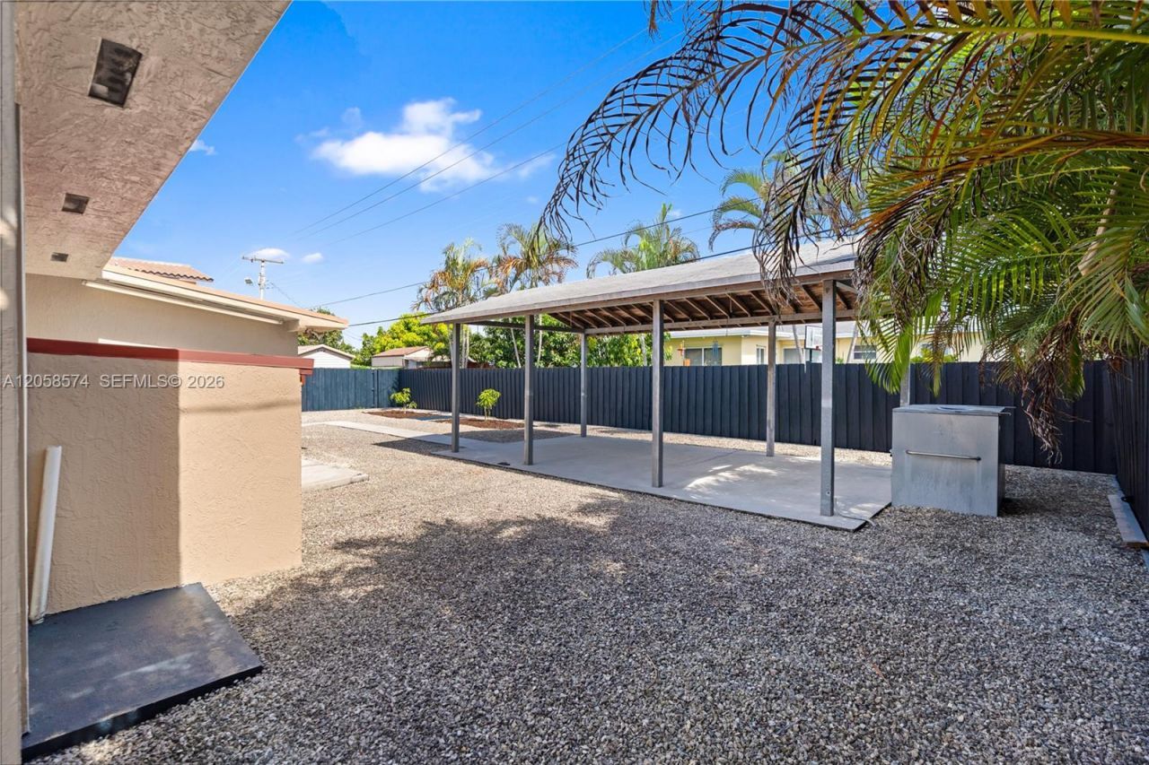 661 W 50th Pl , Hialeah, FL 33012 Photo