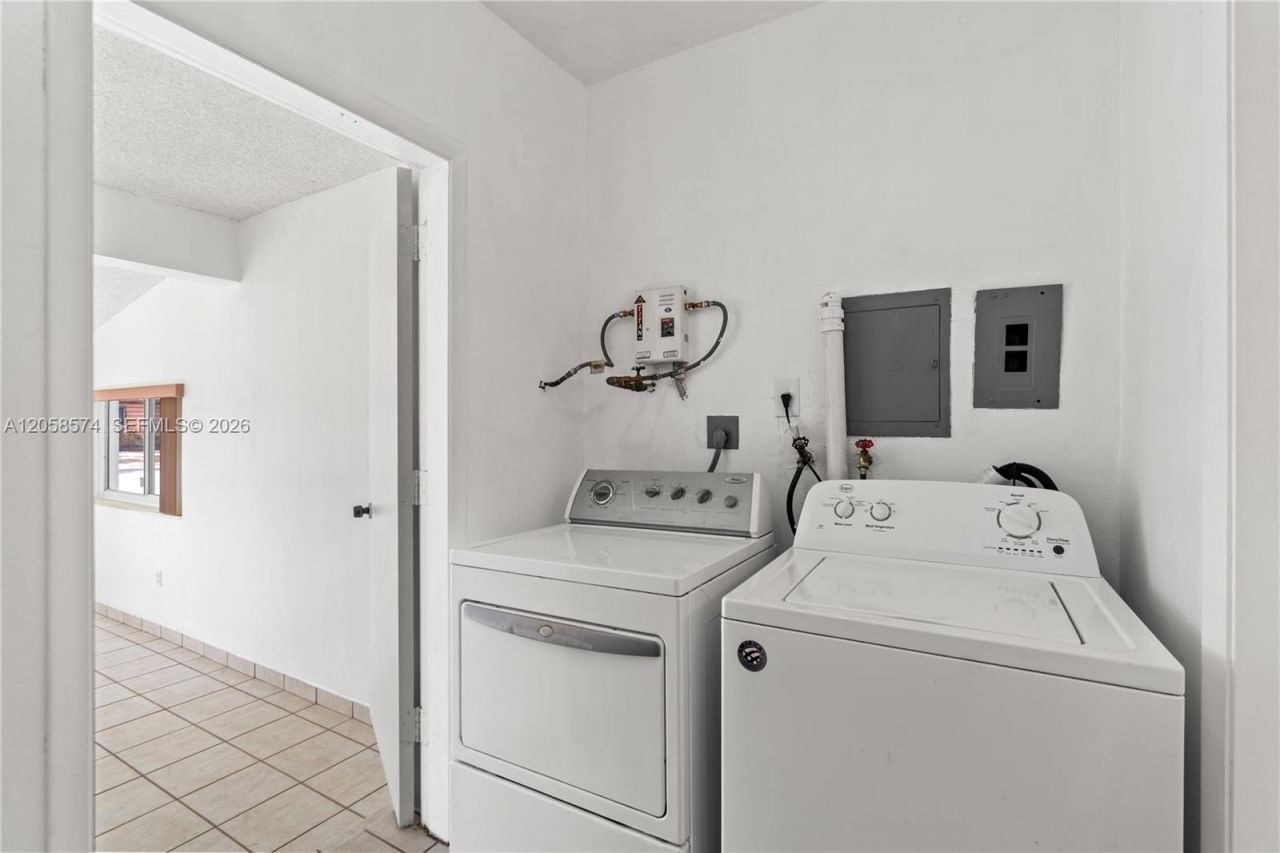 661 W 50th Pl , Hialeah, FL 33012 Photo