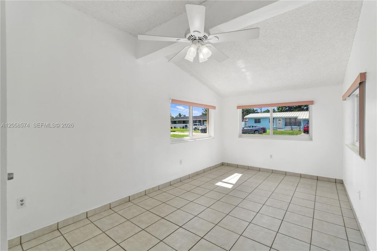 661 W 50th Pl , Hialeah, FL 33012 Photo