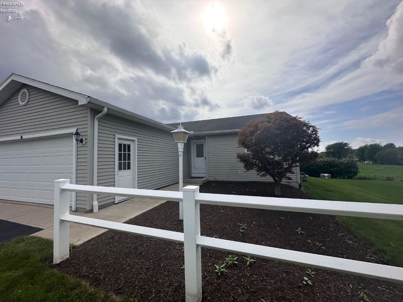 520 Autumnwood Drive, Unit A, Tiffin, OH 44883 Photo 3