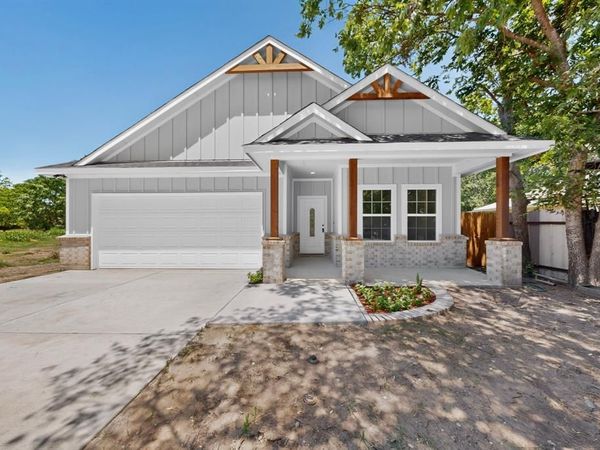 1008 W Crockett Street, Ennis, TX 75119