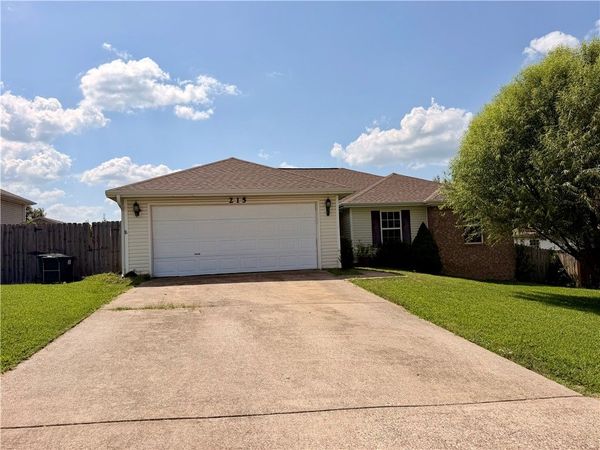215 Elizabeth , Huntsville, AR 72740