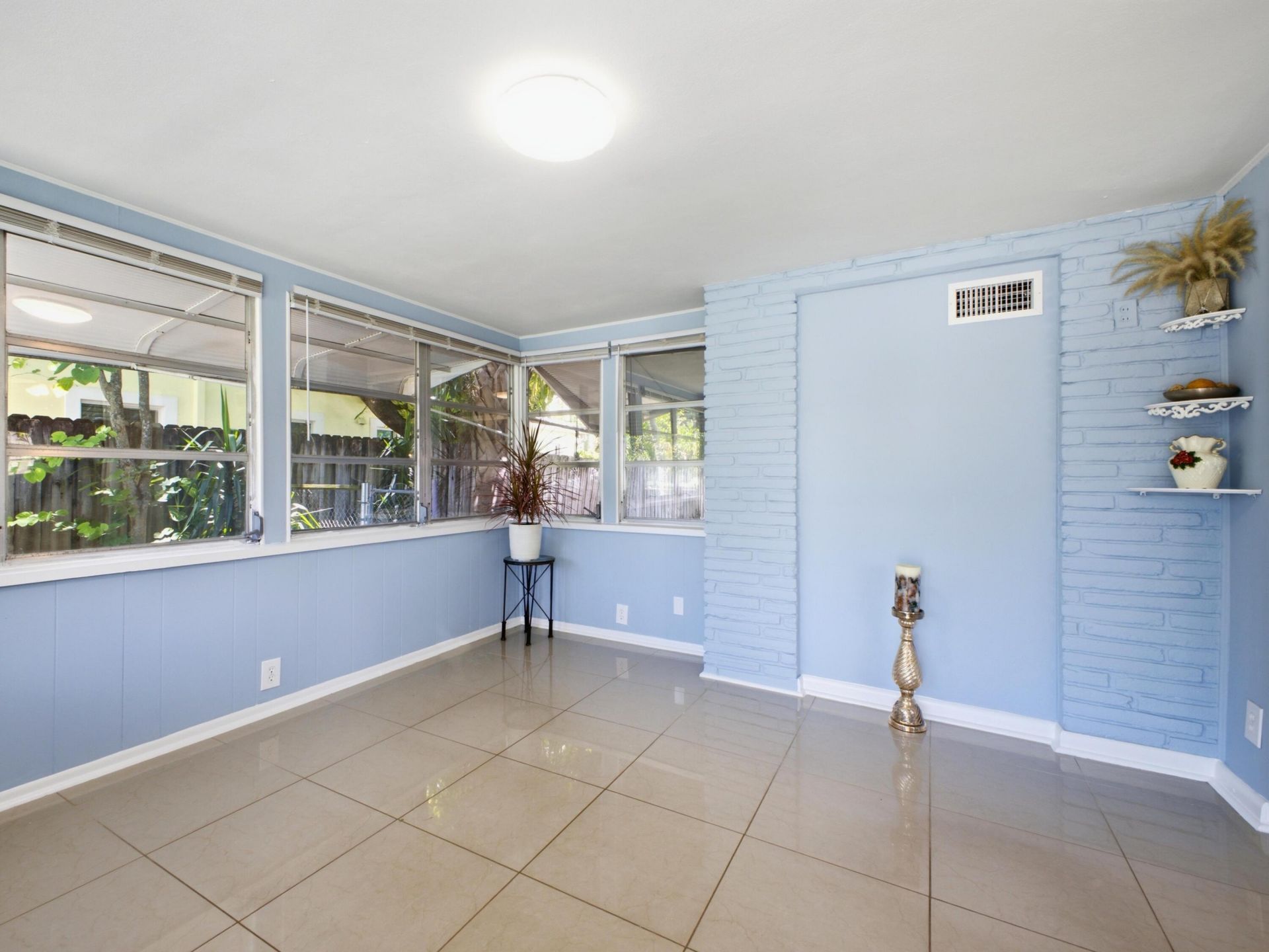 370 Orange Way, West Palm Beach, FL 33405 Photo