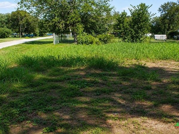 Lot 5 SW Blk Avenue, Waelder, TX 78959