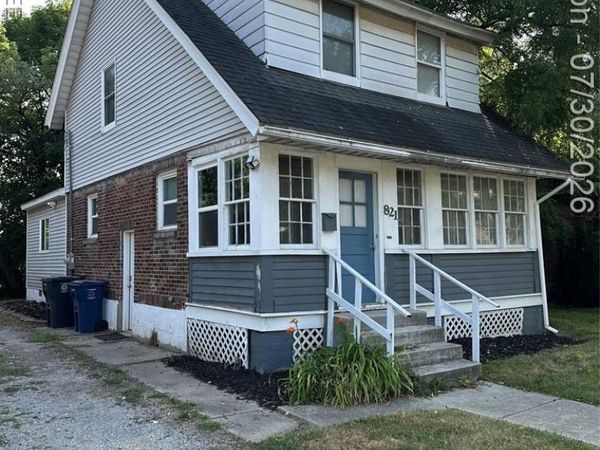 821 N Chevrolet Avenue , Flint, MI 48504